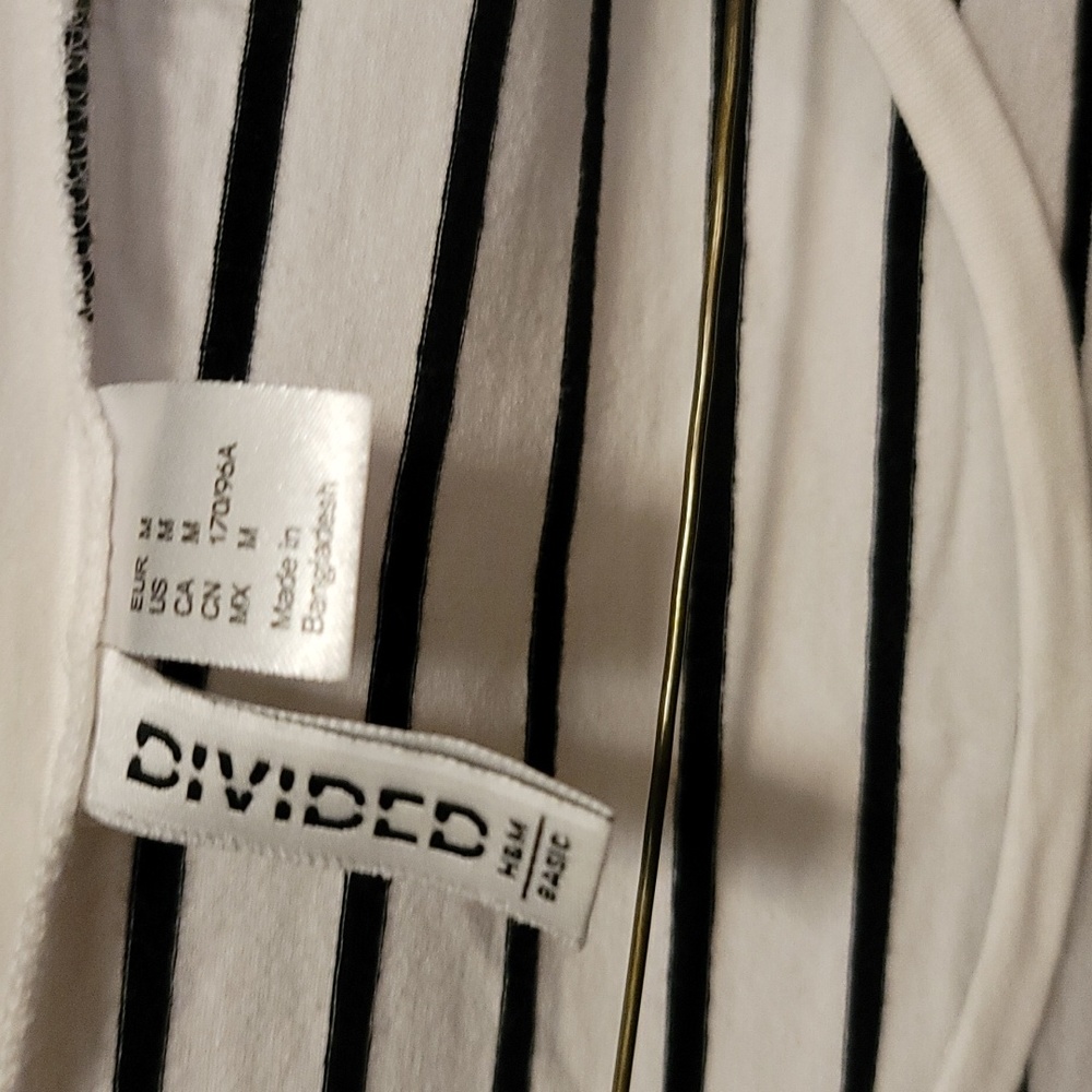 H&M divided Basic Tee - Picture 3 of 4